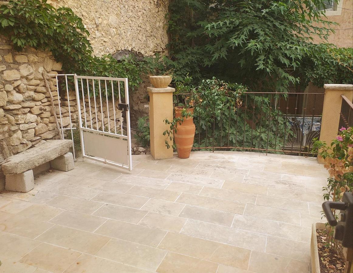 Holiday home Maison Au Coeur De De Vaucluse, Nichee Sur Le Rocher Et Surplombant La Sorgue Fontaine-de-Vaucluse