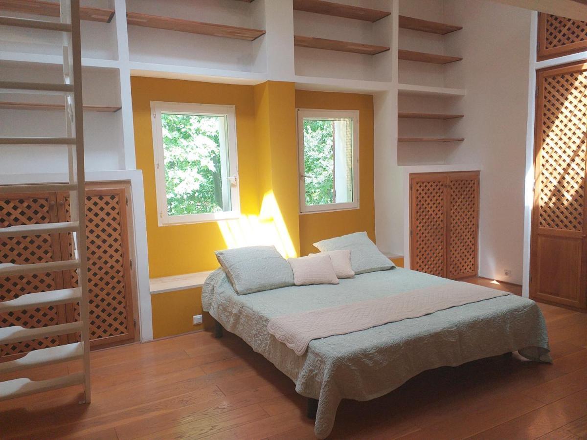 Maison Au Coeur De De Vaucluse, Nichee Sur Le Rocher Et Surplombant La Sorgue Holiday home
