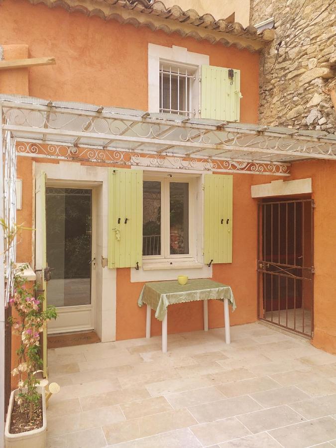 Holiday home Maison Au Coeur De De Vaucluse, Nichee Sur Le Rocher Et Surplombant La Sorgue *