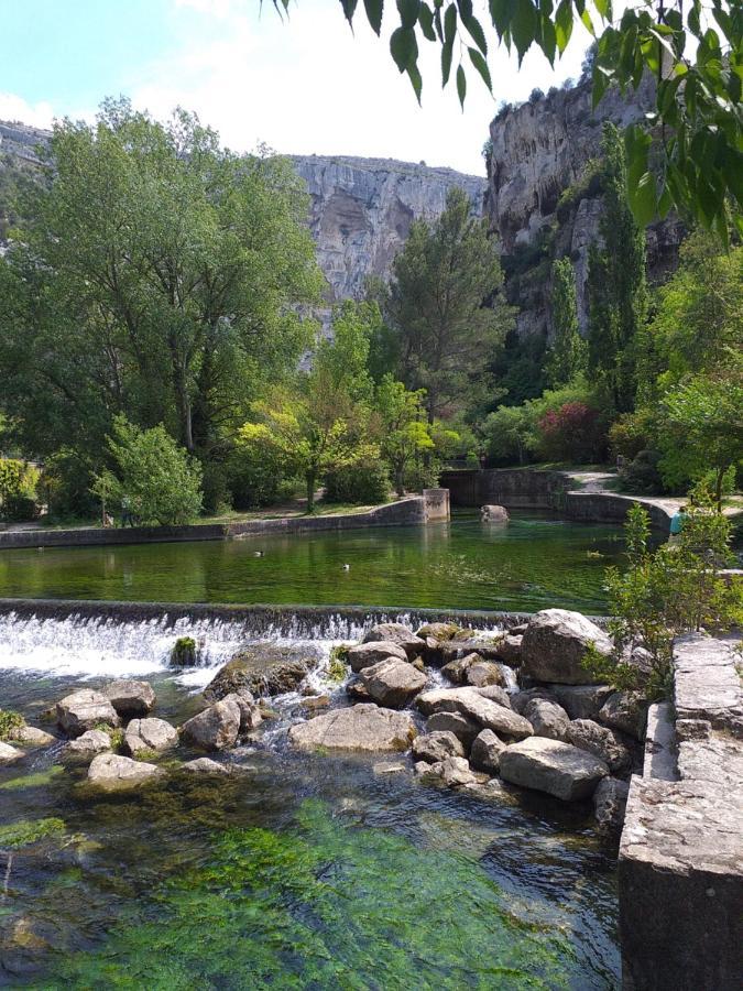 Holiday home Maison Au Coeur De De Vaucluse, Nichee Sur Le Rocher Et Surplombant La Sorgue Fontaine-de-Vaucluse