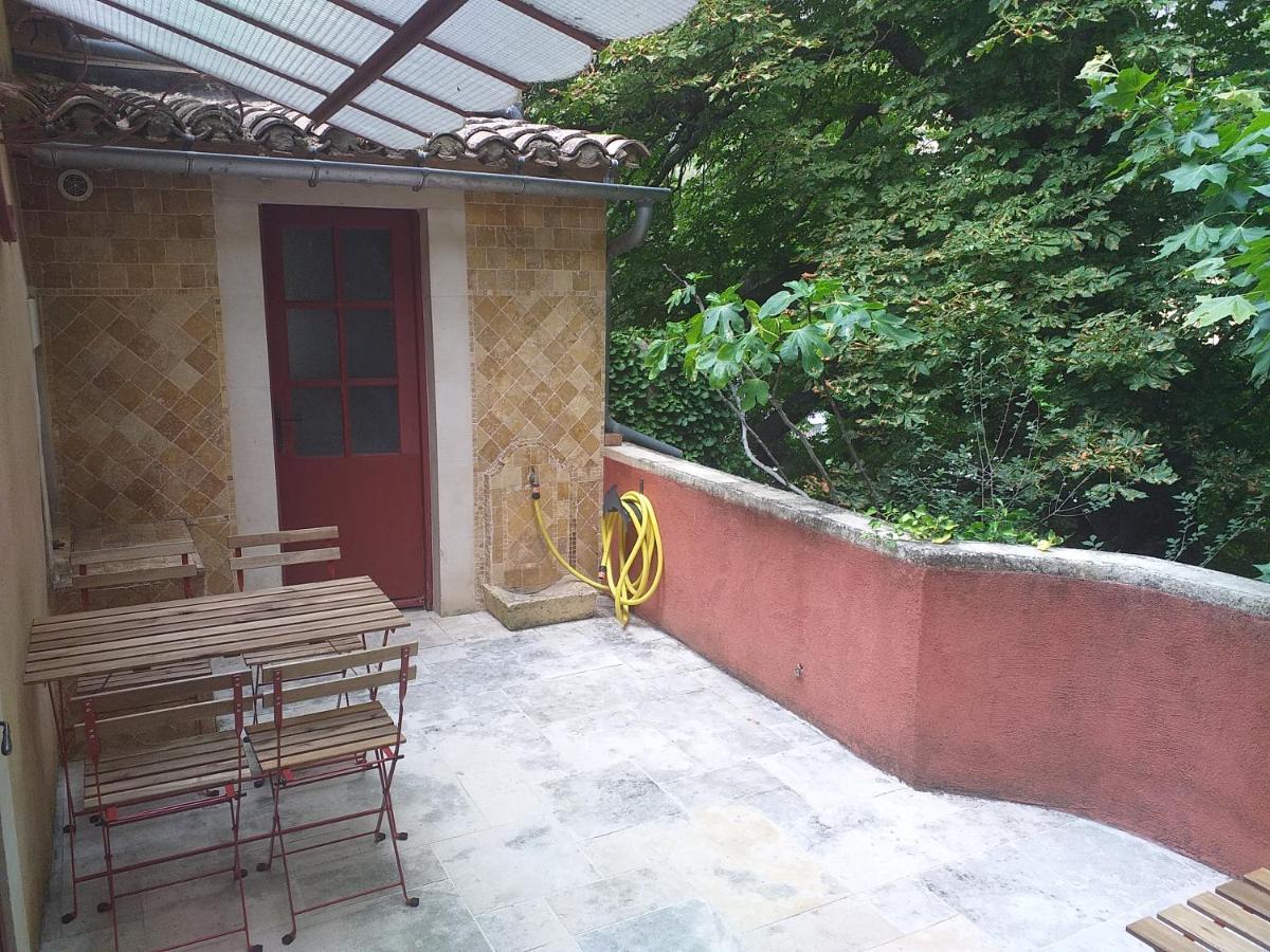 Holiday home Maison Au Coeur De De Vaucluse, Nichee Sur Le Rocher Et Surplombant La Sorgue