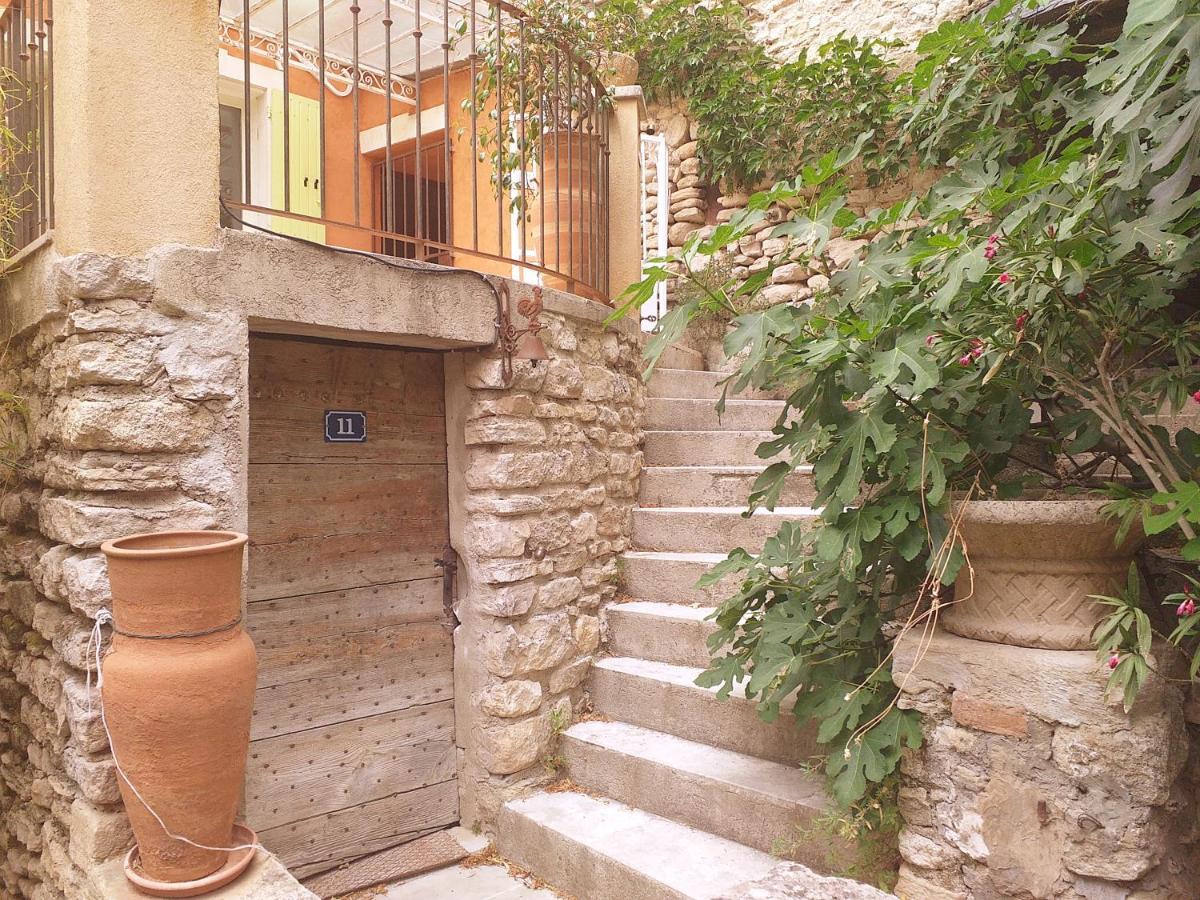 Casa vacanze Maison Au Coeur De De Vaucluse, Nichée Sur Le Rocher Et Surplombant La Sorgue